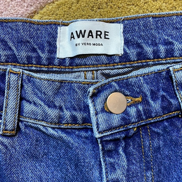 Mom Jeans - Picture 7 of 8